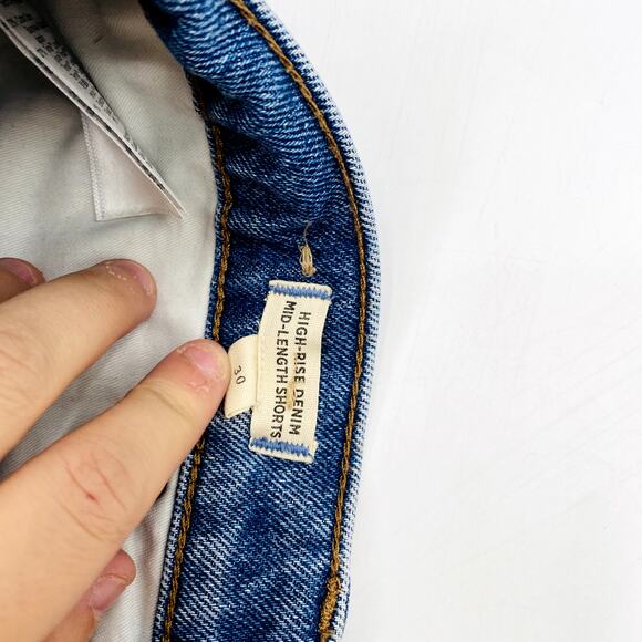 Madewell High-Rise Mid-Length Denim Shorts in Bingley Wash: TENCEL Denim Edition - Picture 5 of 8